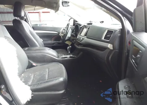 2018 Toyota Highlander Le Plus z USA, uszkodzony, nr VIN 5TDBZRFH2JS855104